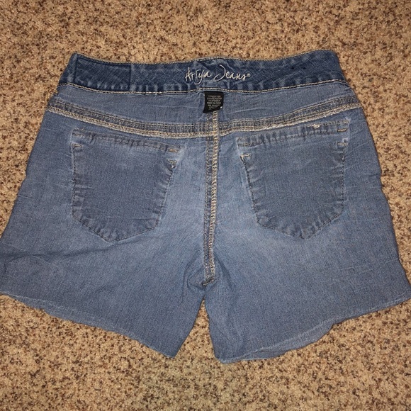 Double button Jean shorts - Picture 4 of 4